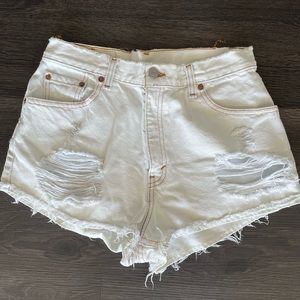 Levi white jean shorts. Size 4.